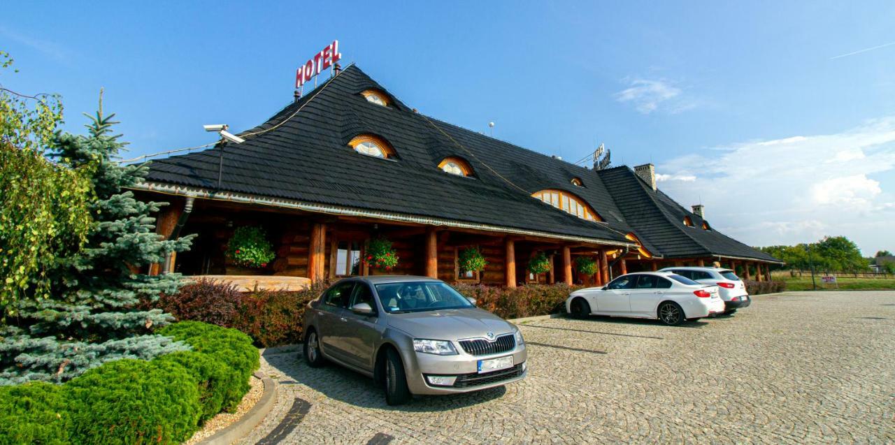 Hotel Stary Mlyn Koziegłowy Esterno foto