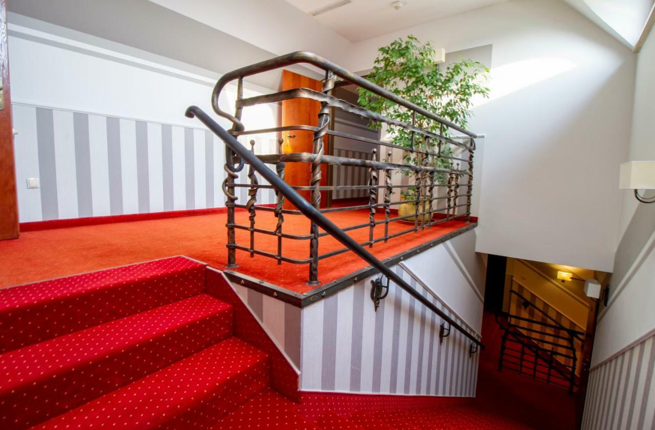 Hotel Stary Mlyn Koziegłowy Esterno foto