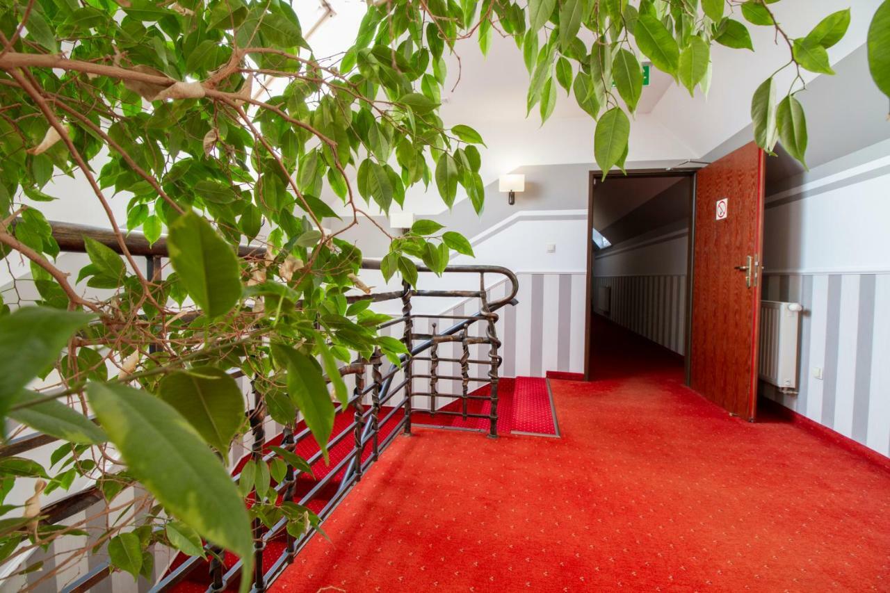 Hotel Stary Mlyn Koziegłowy Esterno foto