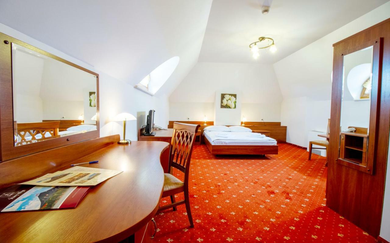Hotel Stary Mlyn Koziegłowy Esterno foto