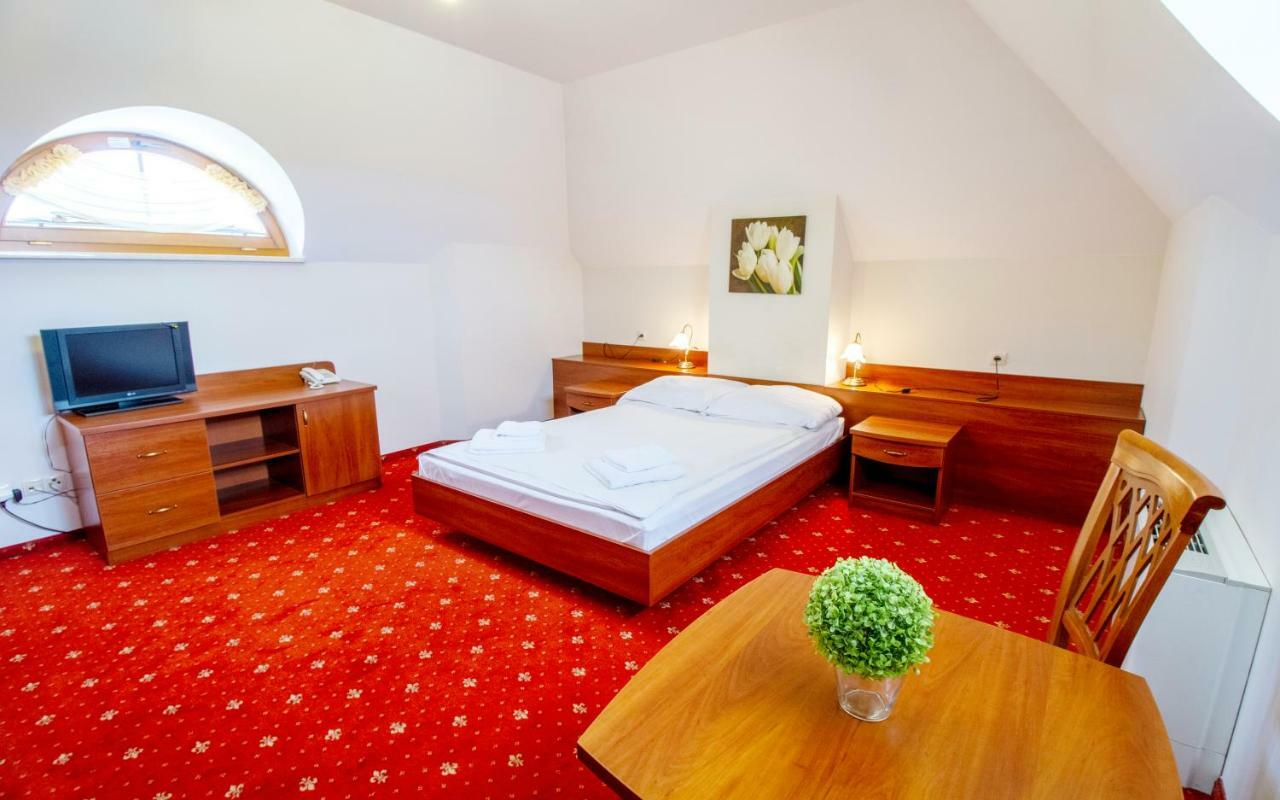 Hotel Stary Mlyn Koziegłowy Esterno foto