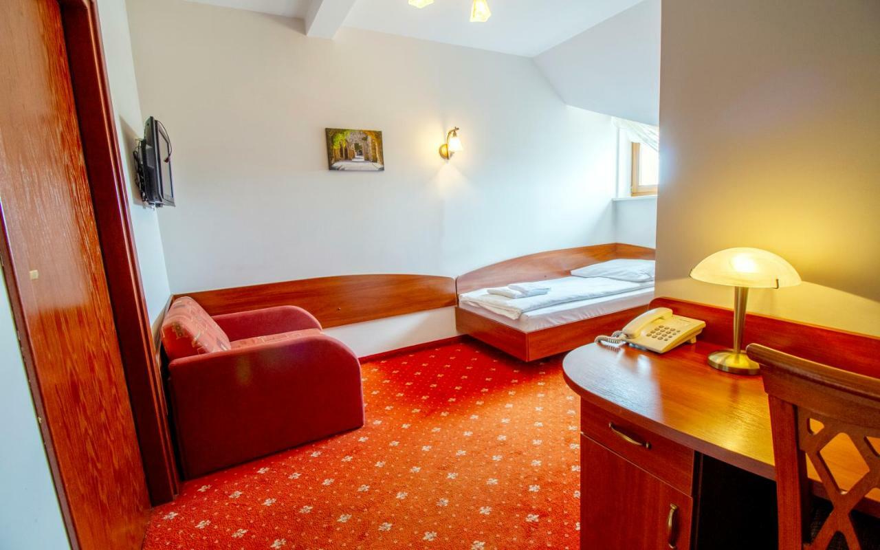 Hotel Stary Mlyn Koziegłowy Esterno foto