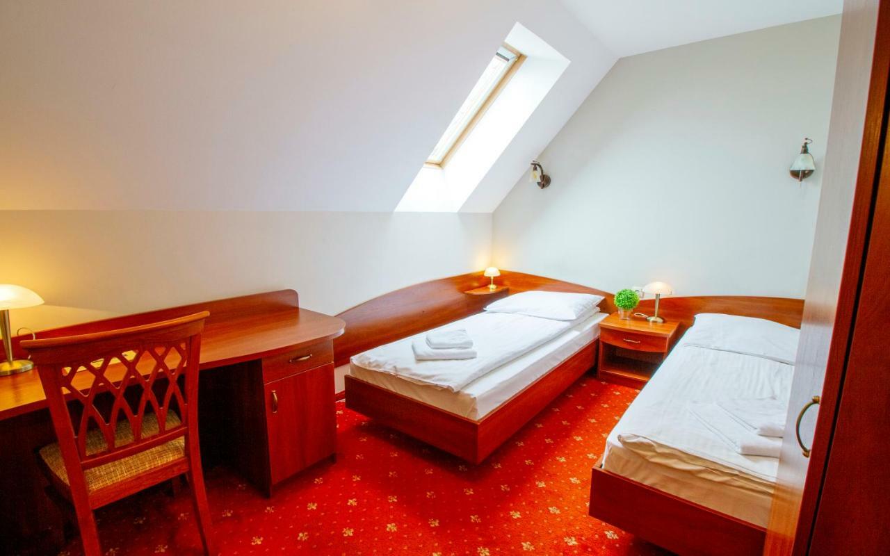 Hotel Stary Mlyn Koziegłowy Esterno foto