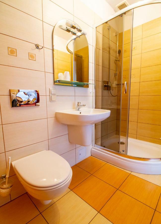 Hotel Stary Mlyn Koziegłowy Esterno foto