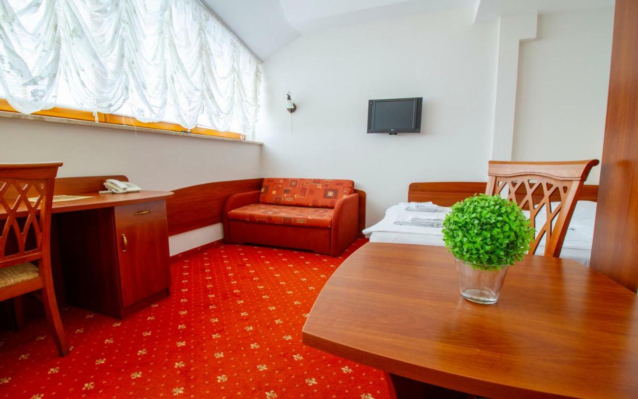 Hotel Stary Mlyn Koziegłowy Esterno foto