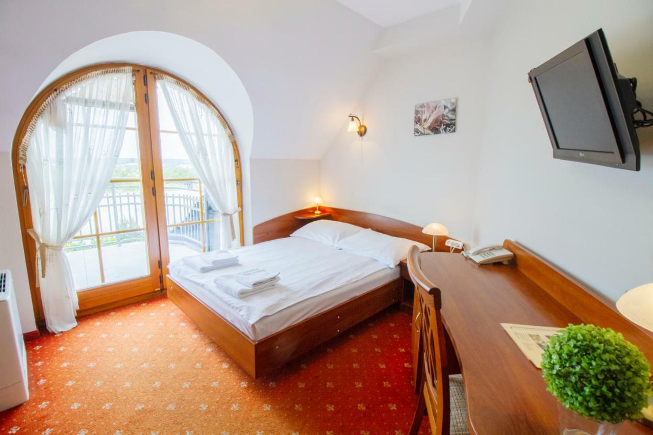 Hotel Stary Mlyn Koziegłowy Esterno foto