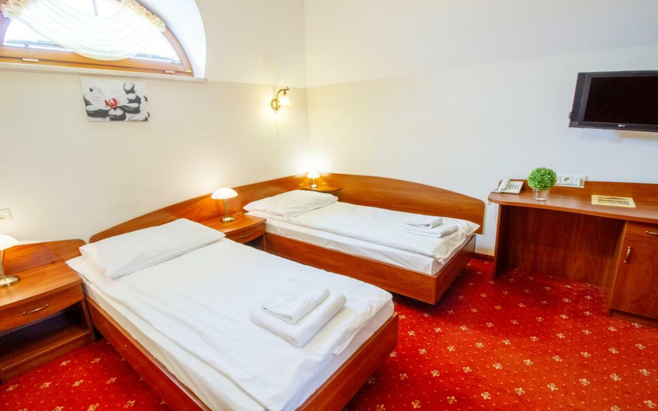 Hotel Stary Mlyn Koziegłowy Esterno foto