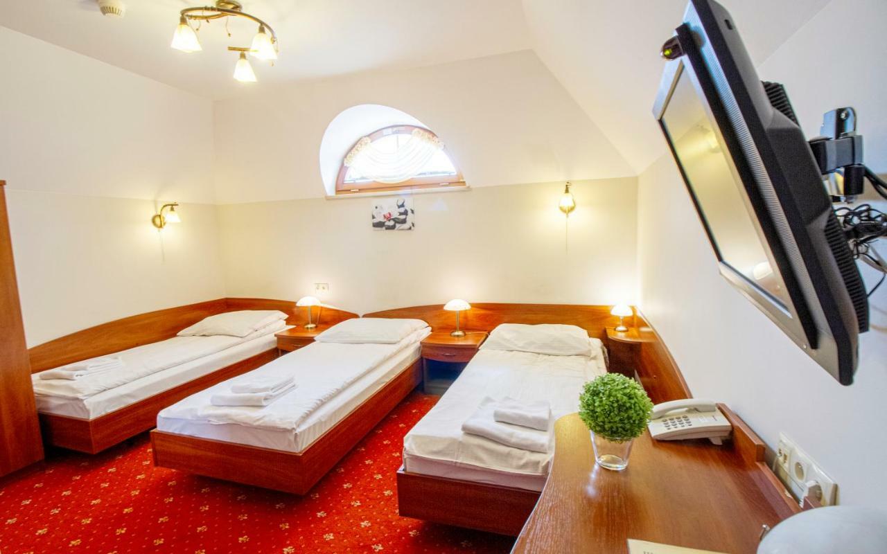 Hotel Stary Mlyn Koziegłowy Esterno foto